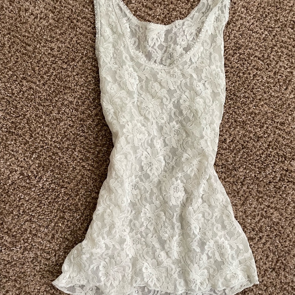 Elegant Lace Sleeveless Top